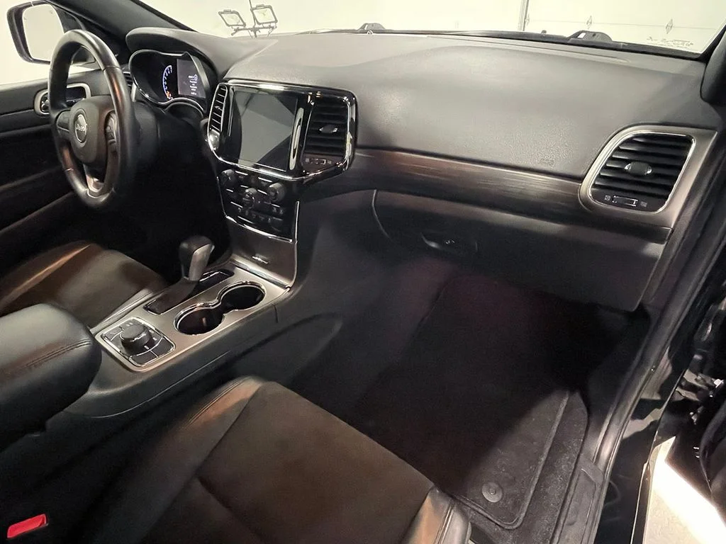 Used 2022 Black Jeep Laredo X image 26
