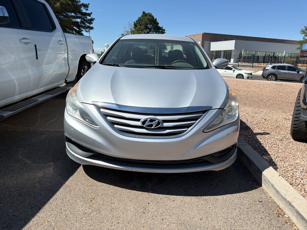 Used 2014 Radiant Silver Metallic Hyundai GLS image 2