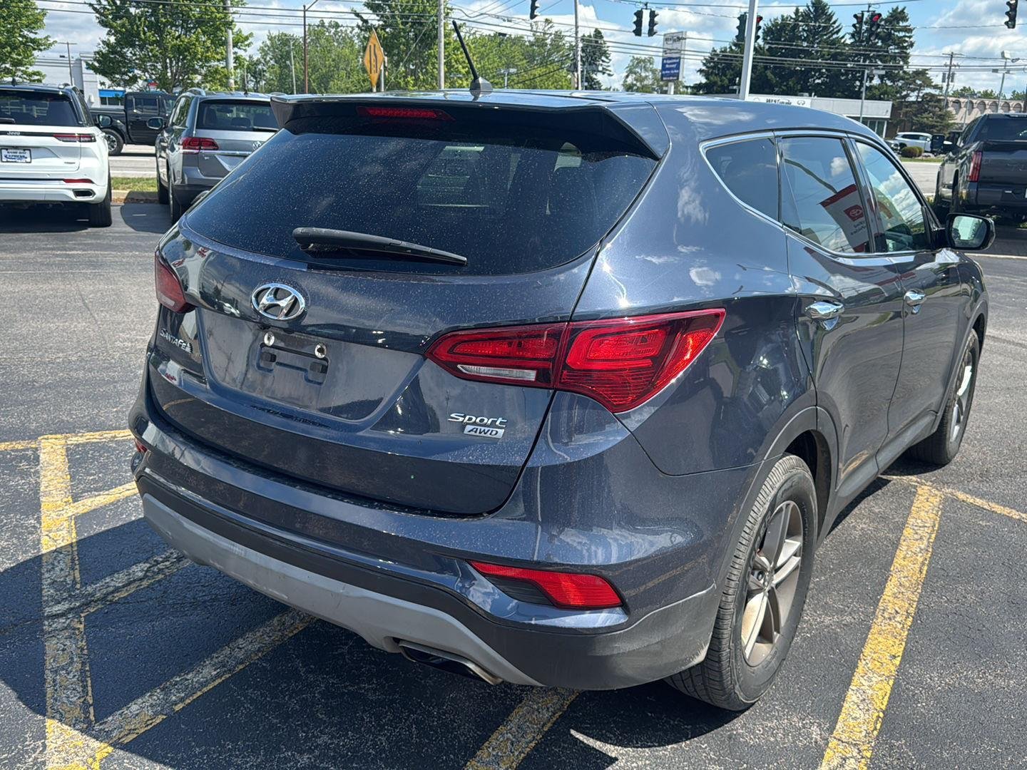 Used 2018 Marlin Blue Hyundai 2.4L image 6