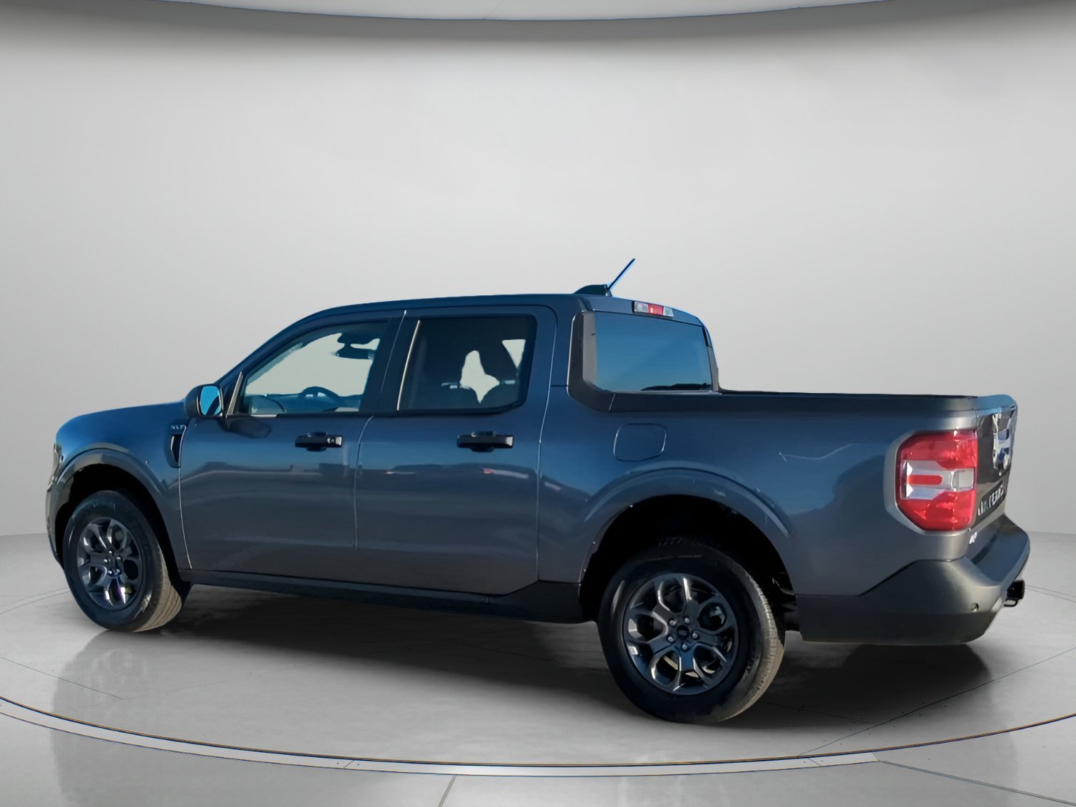 New 2026 Carbonized Gray Metallic Ford XLT image 16