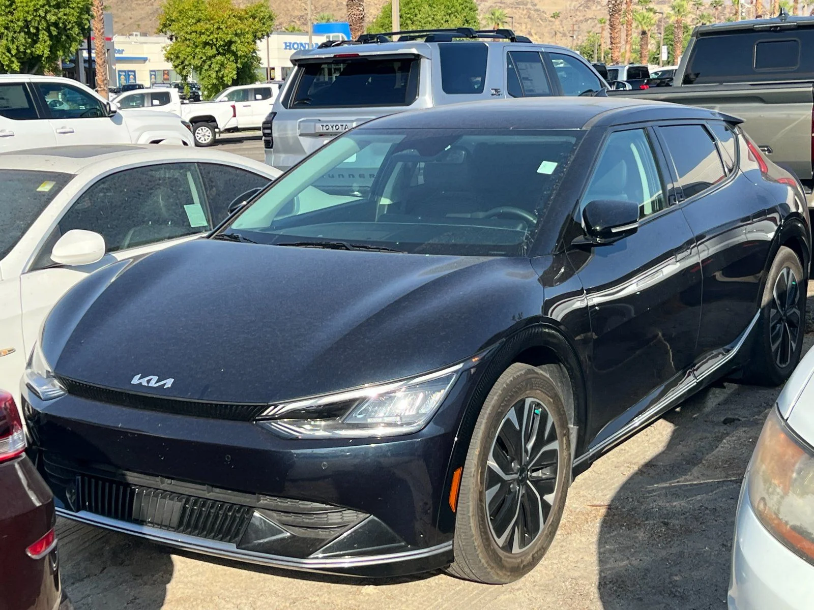 Certified Used 2024 Blue Kia Wind image 2