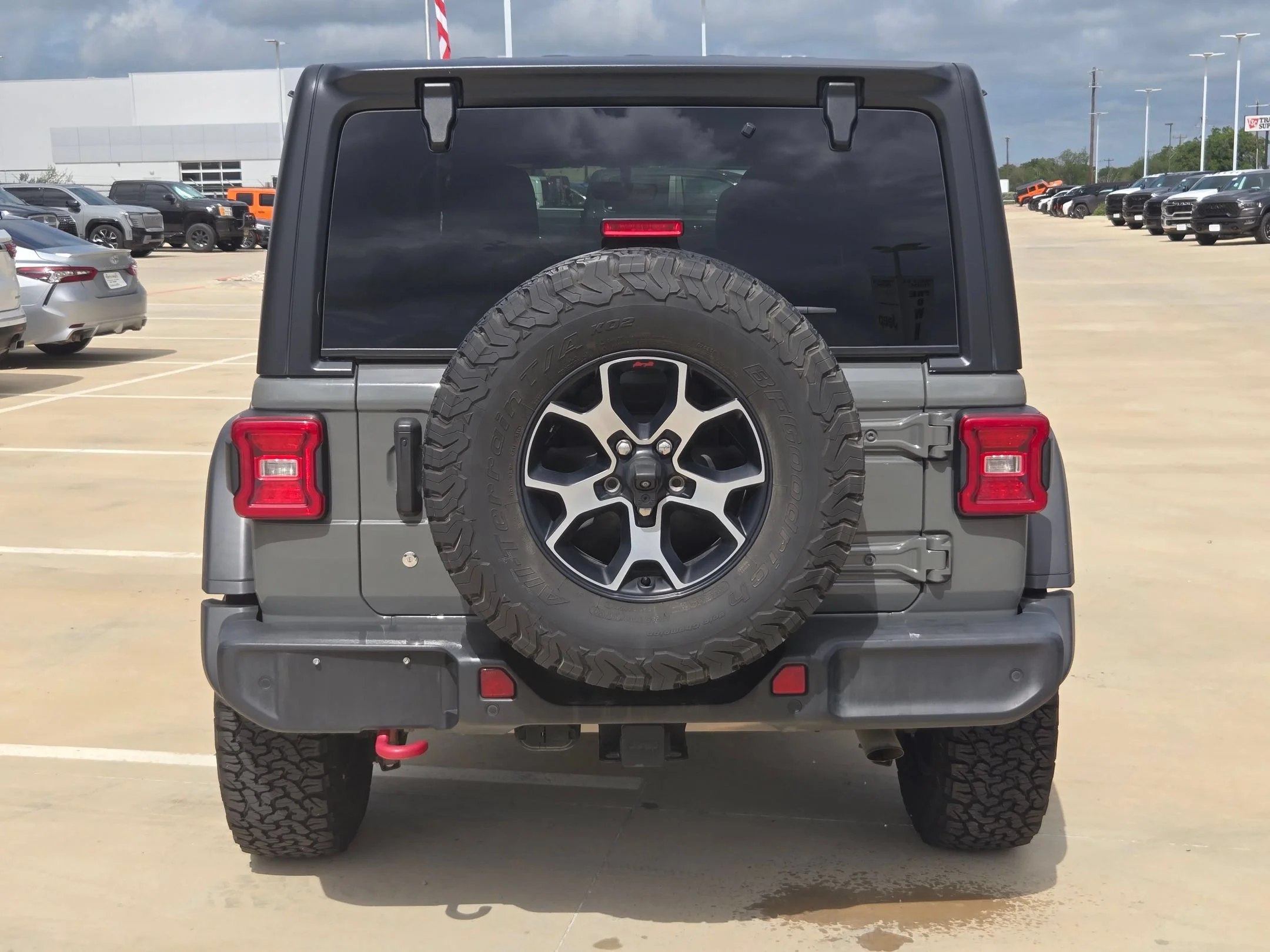 Used 2018 Gray Jeep Unlimited Rubicon image 4