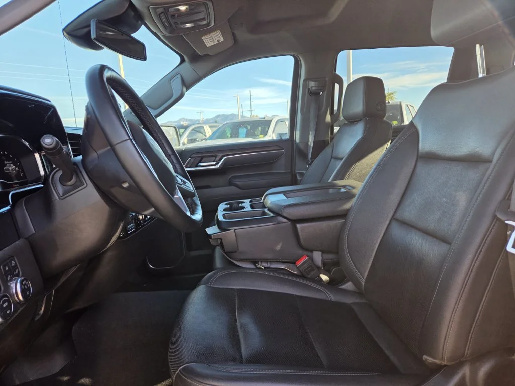 Used 2025 Silver GMC SLT image 4