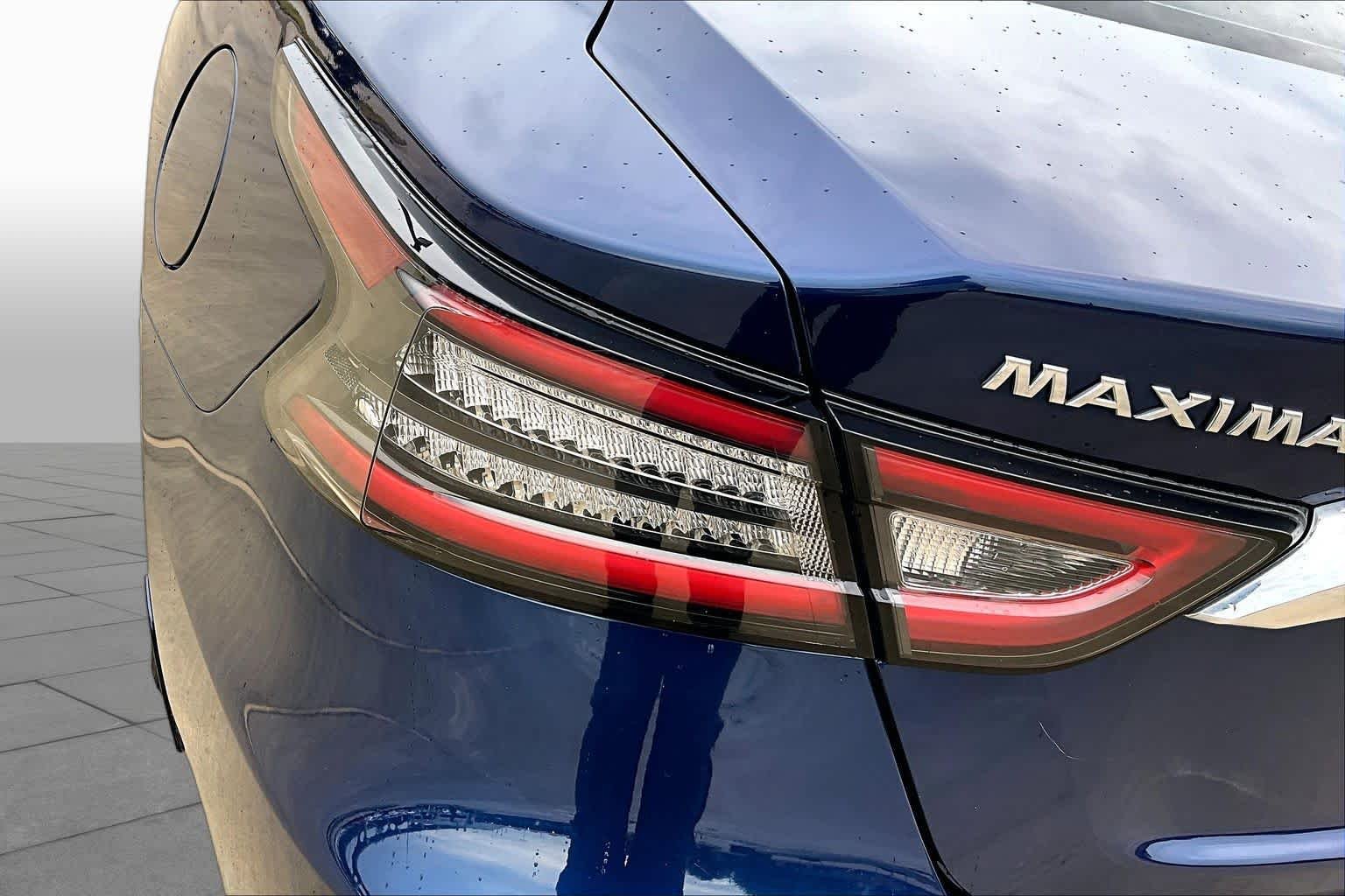 Used 2019 Deep Blue Pearl Nissan SL image 26