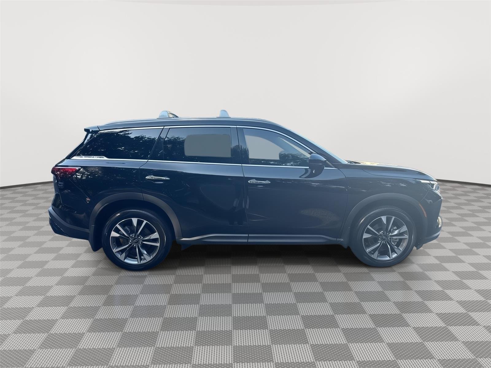Used 2025 Mineral Black INFINITI LUXE image 5