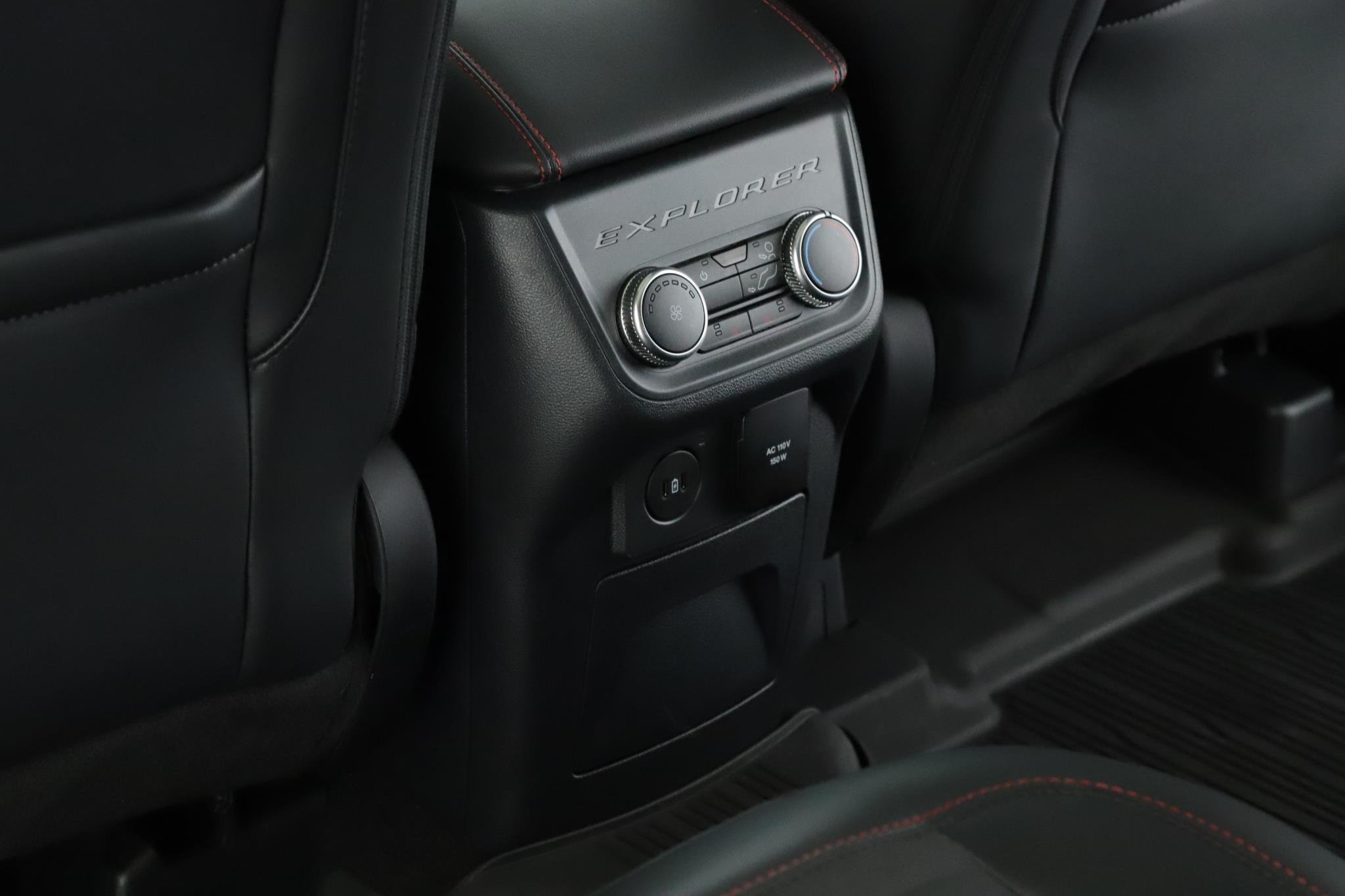 Used 2025 Agate Black Metallic Ford ST-Line 4WD image 8