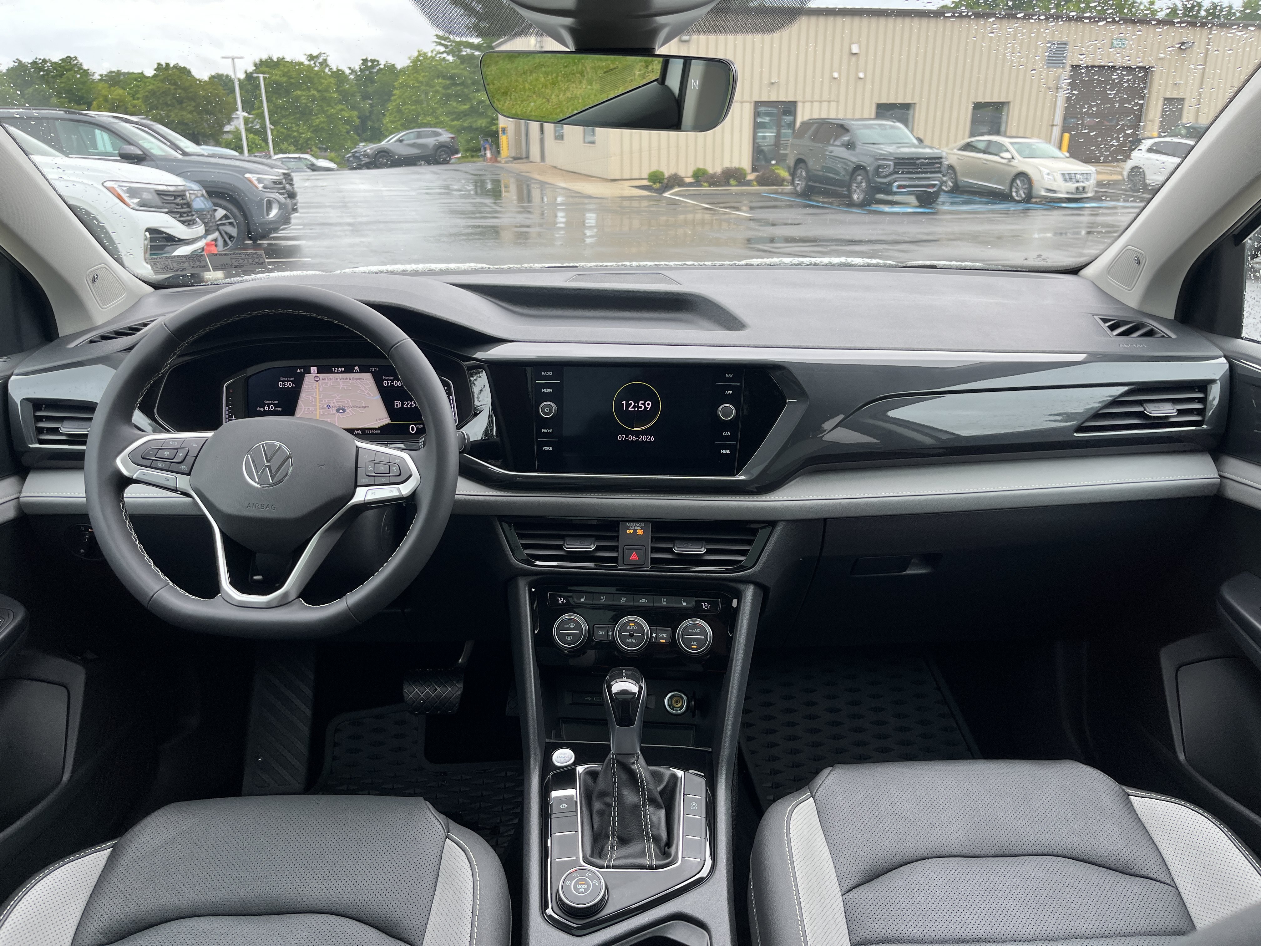 Used 2024  Volkswagen SEL image 3