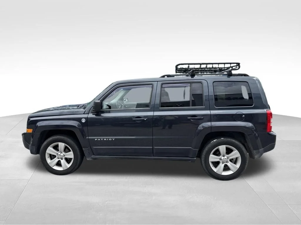 Used 2014 Gray Jeep Sport image 2