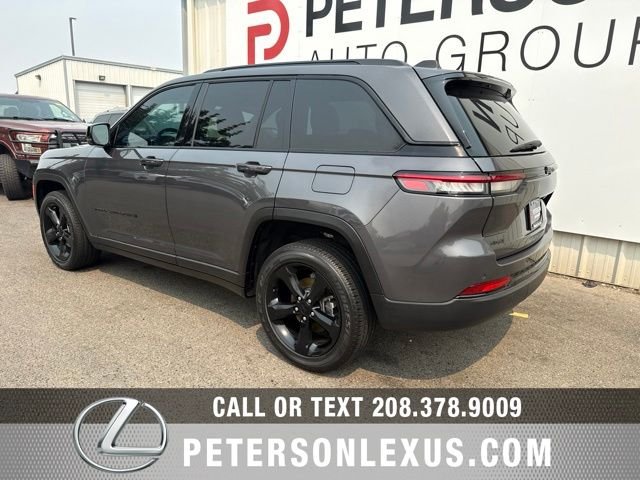 Used 2024 Gray Jeep Altitude X image 6