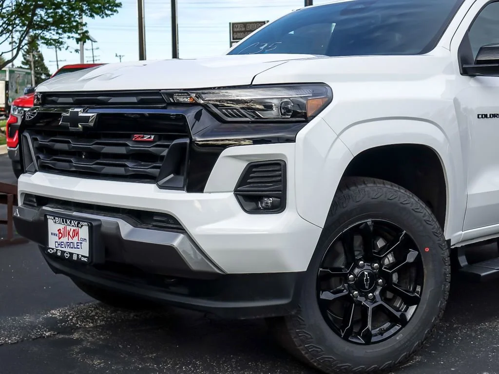 New 2026 Summit White Chevrolet Z71 image 3