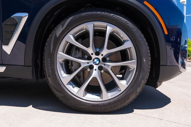 New 2026 Tanzanite Blue II Metallic BMW xDrive50e image 11