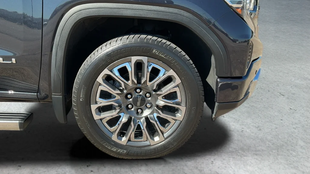 Used 2023 Silver GMC Denali Ultimate image 24