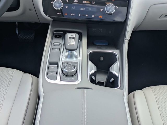 New 2027 RADIANT WHITE INFINITI Pure FWD image 20