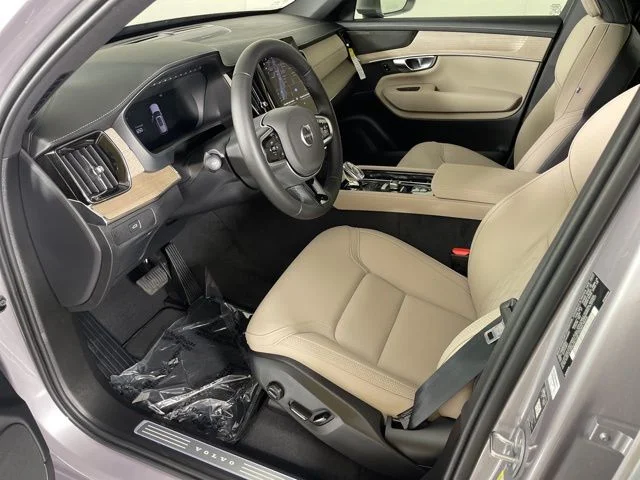 2026 Volvo XC90 Plus - Photo 17