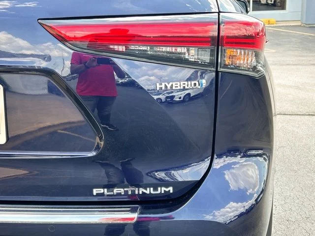 Used 2022 Gray Toyota Platinum image 9