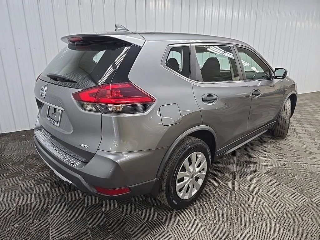Used 2018 Gray Nissan S image 10