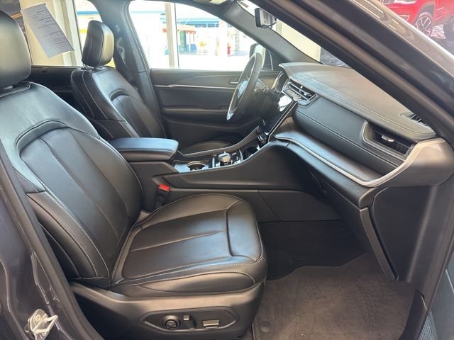 Used 2025 Metallic Jeep Limited image 14