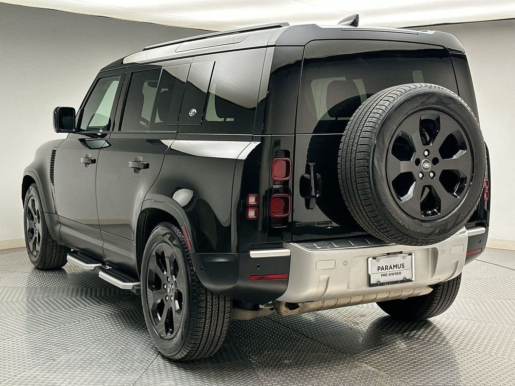 Used 2020 Santorini Black Metallic Land Rover S image 11