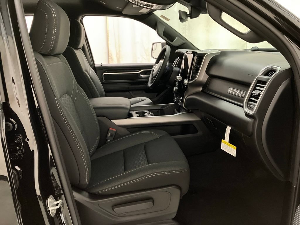 New 2026 Diamond Black Crystal Pearl-Coat Exterior Paint RAM Big Horn image 22