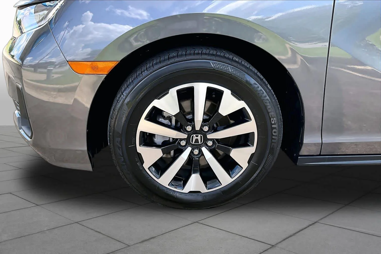 Certified Used 2025 Modern Steel Metallic Honda EX-L image 10