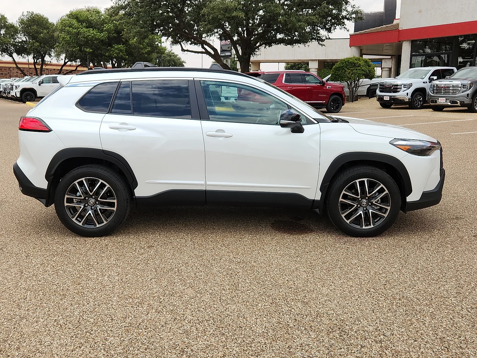 Used 2026 Pearl Toyota XLE image 5