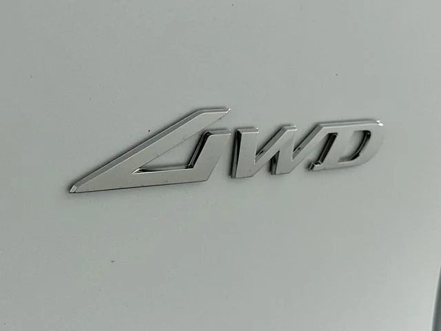 New 2026 White Genesis 2.5T Advanced image 27