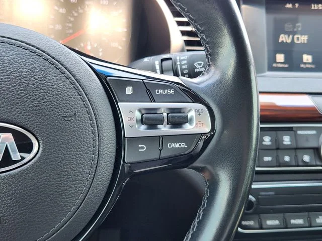 Used 2018 Snow White Pearl Kia Premium image 31