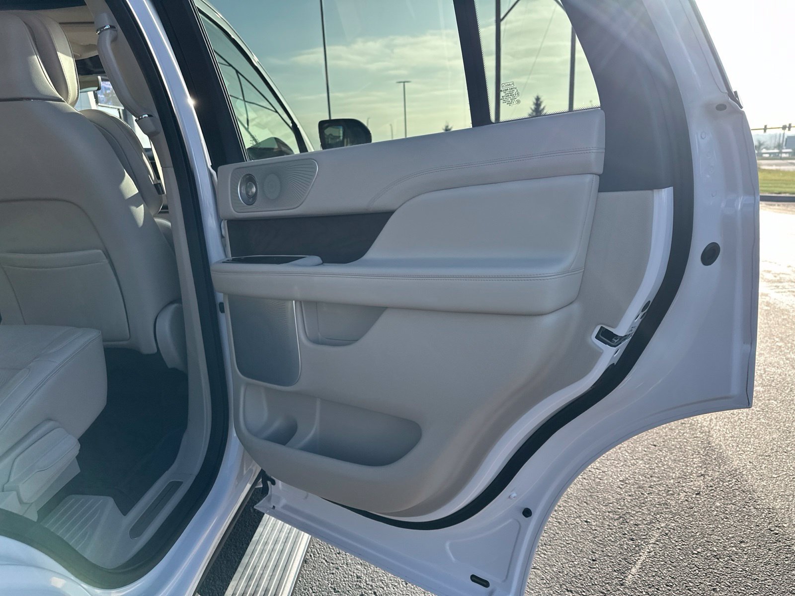 Used 2019 White Lincoln Reserve image 41