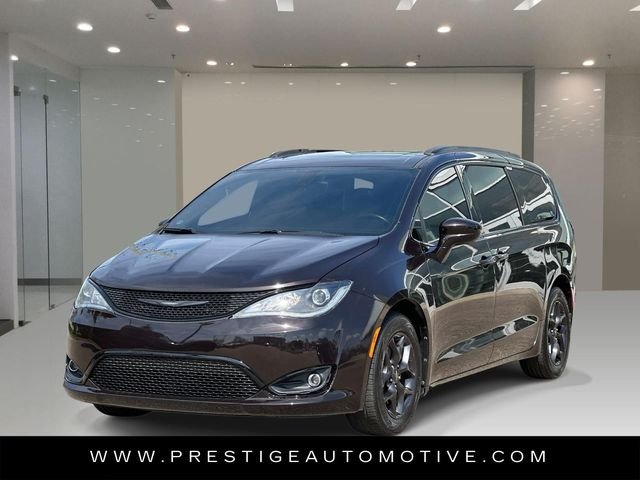 2019 Chrysler Pacifica Touring L Plus's photo