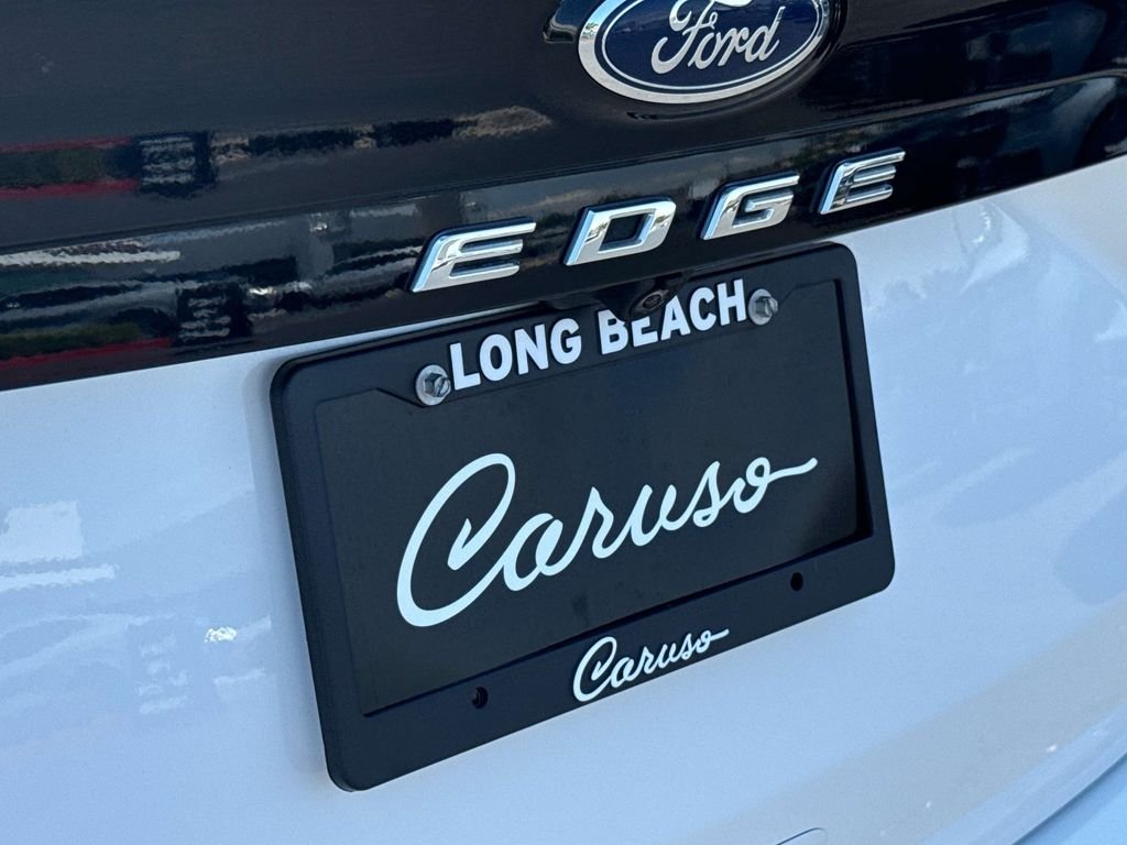 Used 2022 Oxford White Ford SEL image 9