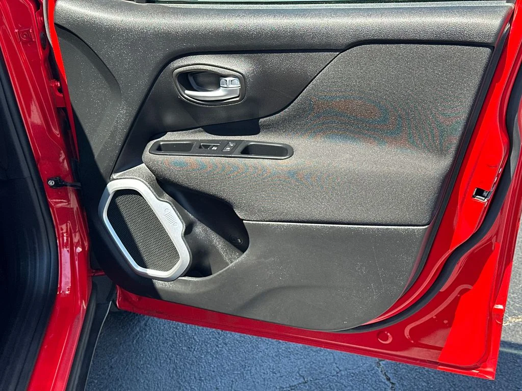 Used 2018 Red Jeep Latitude image 14