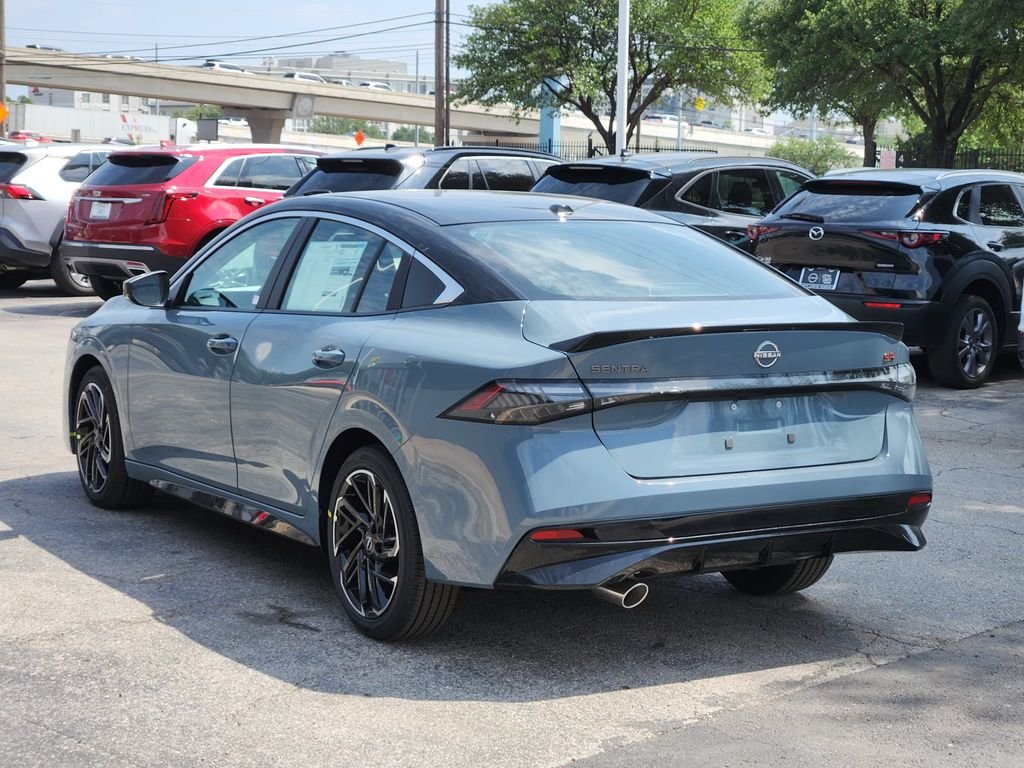 New 2026 Atlantic Gray Metallic / Super Black Two-tone Nissan SR image 5