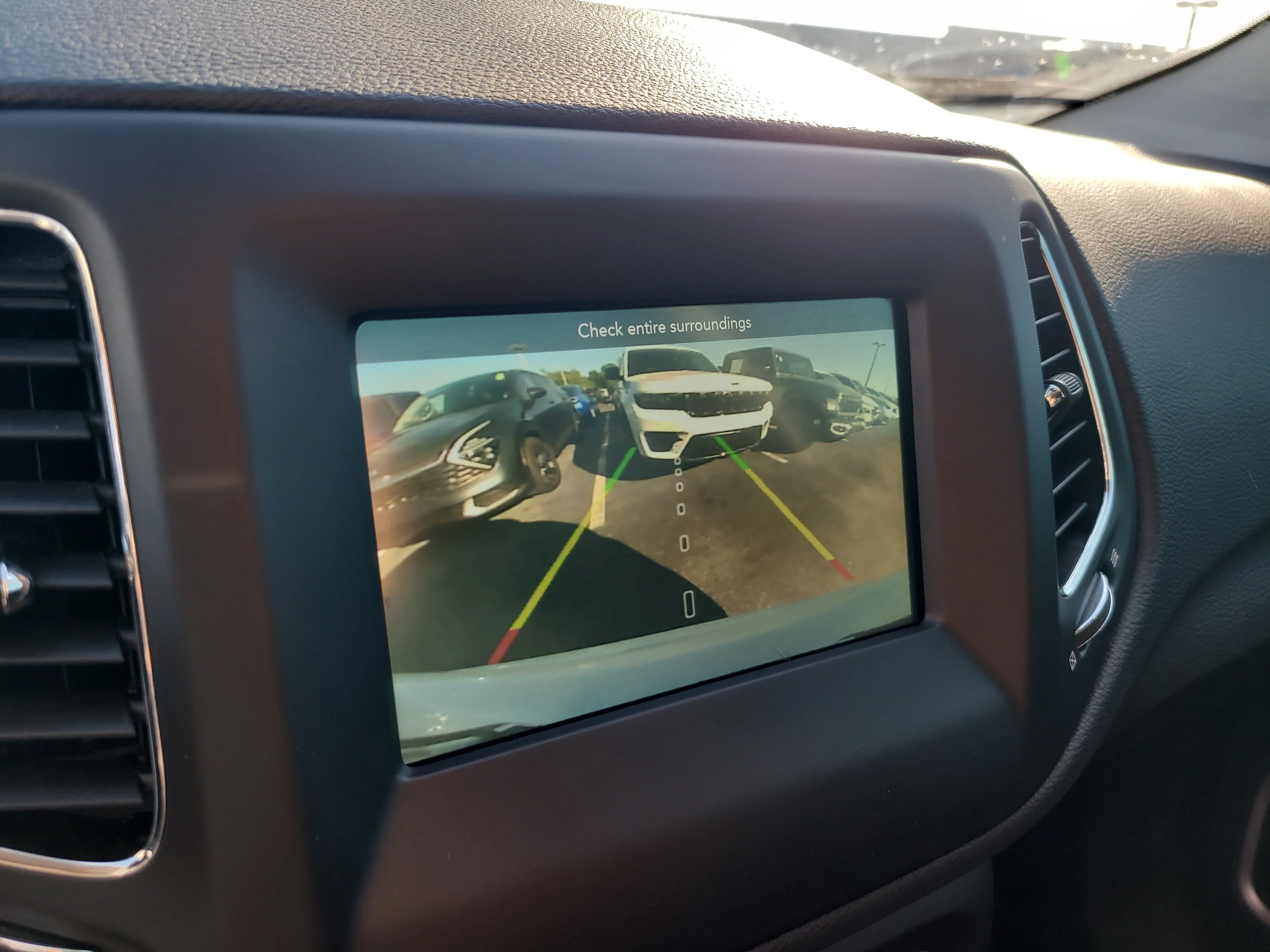 Used 2020 White Clearcoat Jeep Latitude image 21