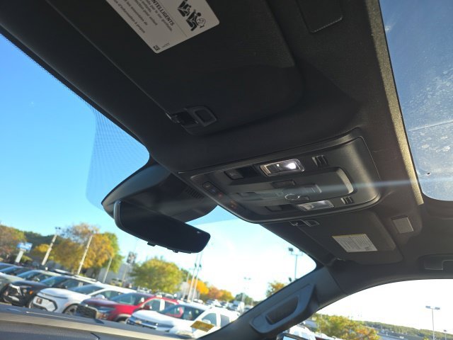 Used 2025 Black Chevrolet High Country image 24
