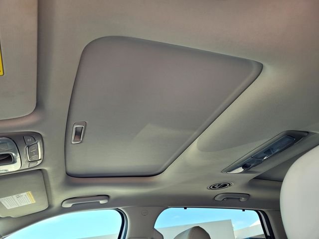 Used 2022 White Kia SX image 12
