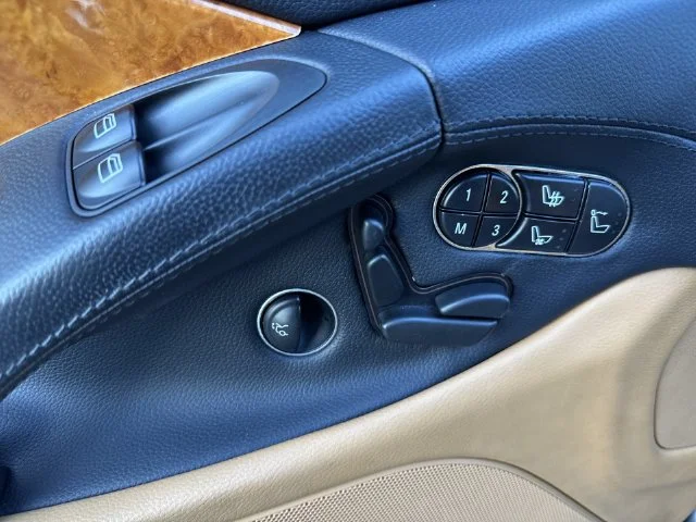 Used 2011 Gray Mercedes-Benz SL 550 image 27