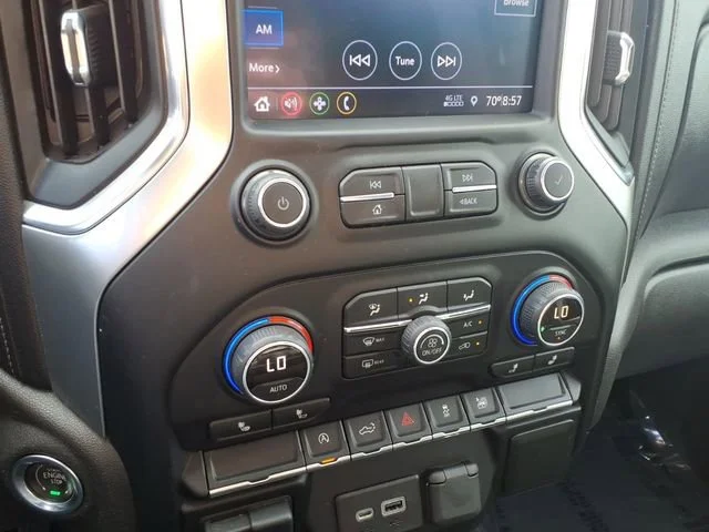 Used 2020 SILVER ICE METALLIC Chevrolet LT image 22