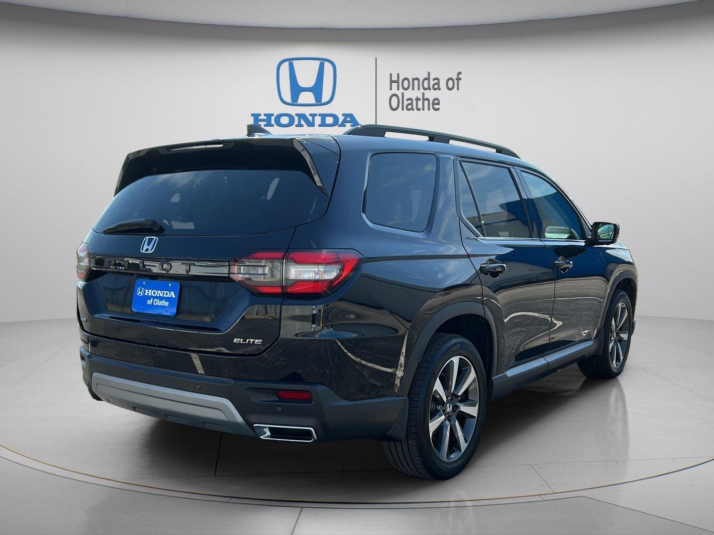 Certified Used 2024 Crystal Black Pearl Honda AWD ELITE image 3