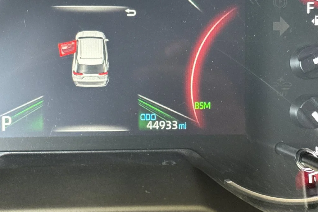 Used 2024 Ice Cap Toyota XLE image 31