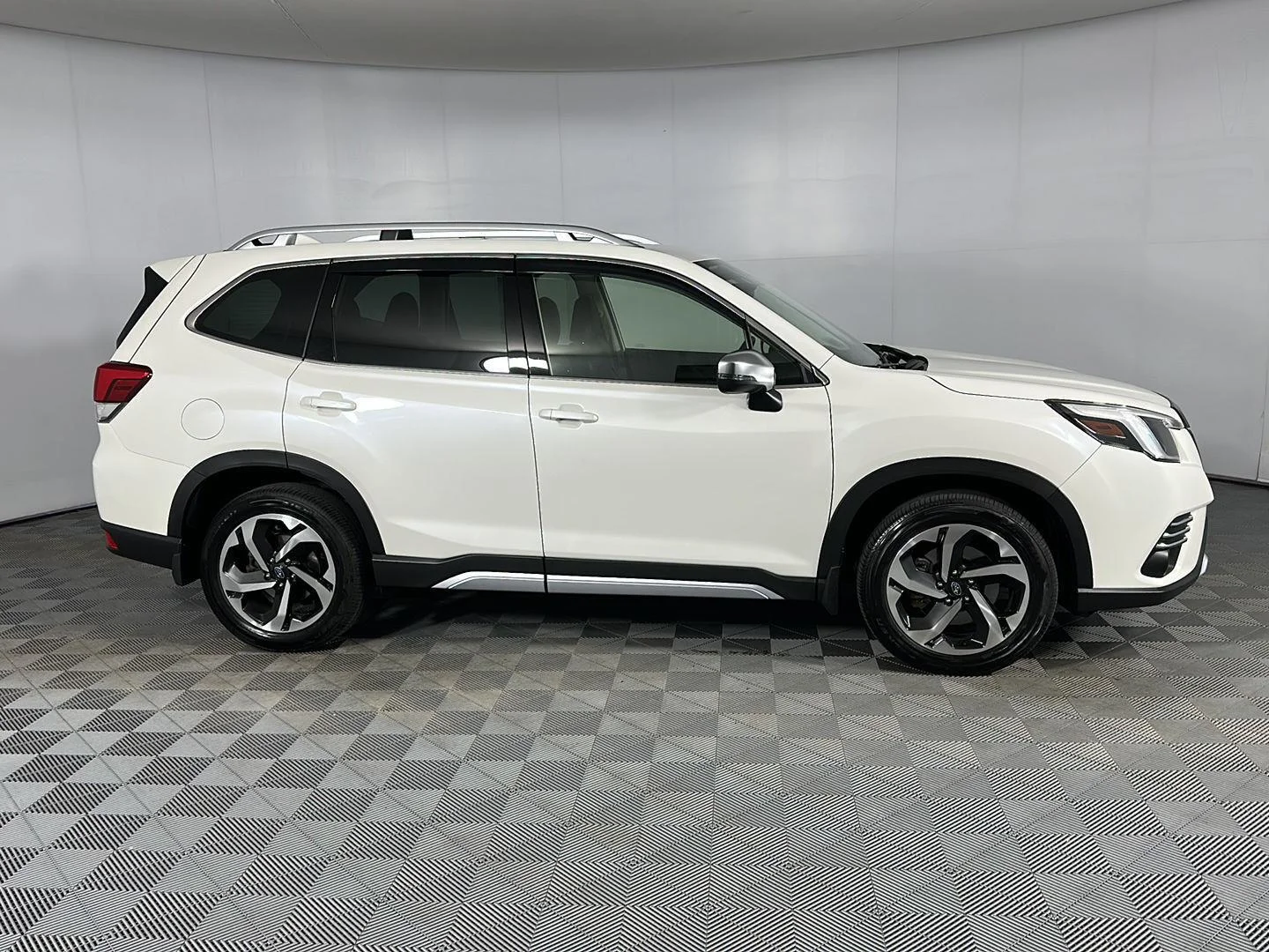 Used 2023 Crystal White Pearl Subaru Touring image 4