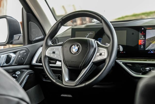 Used 2023 Blue BMW xDrive40i image 18