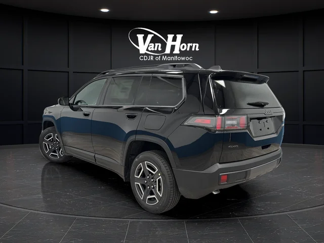 New 2026 Diamond Black Crystal Pearl-Coat Exterior Paint Jeep Limited image 5
