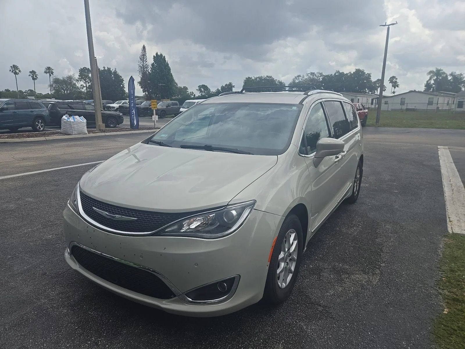2020 Chrysler Pacifica Touring L's photo