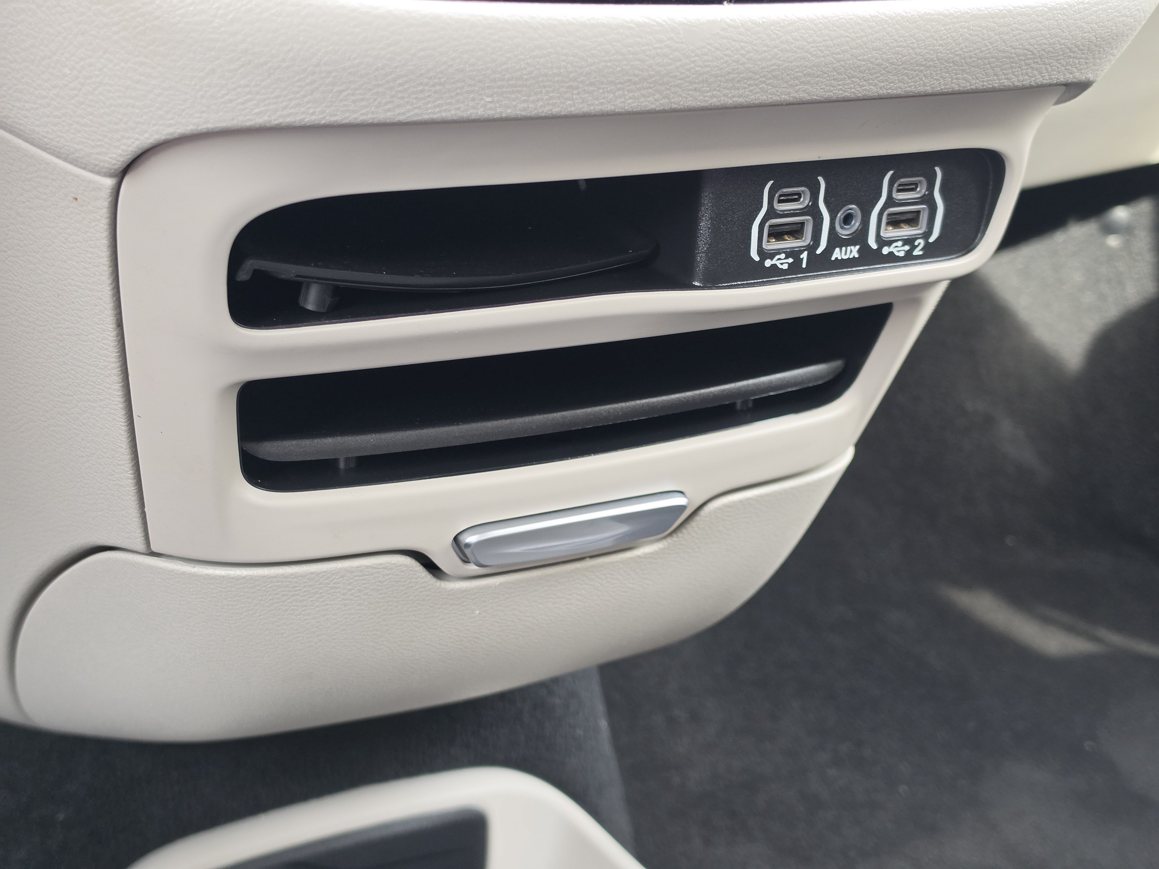 Used 2023 Bright White Clearcoat Chrysler LX image 27