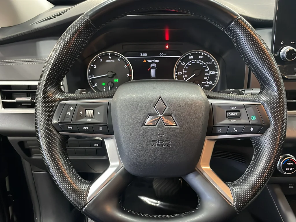Used 2024 Black Mitsubishi SE image 38