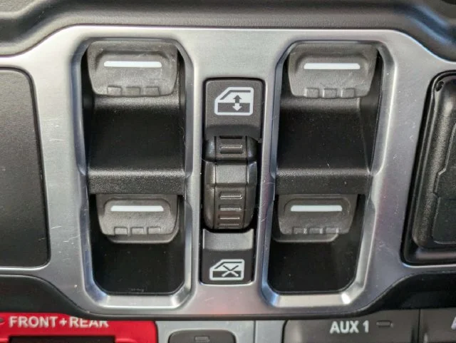 Certified Used 2020 Ocean Blue Metallic Jeep Unlimited Rubicon image 24