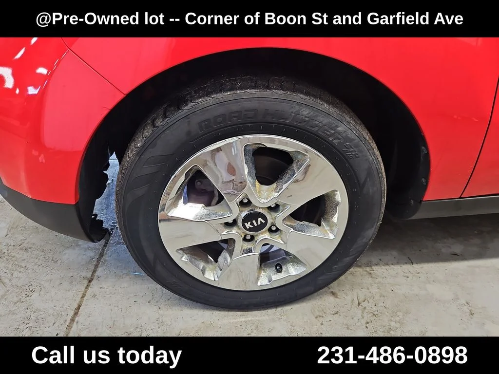 Used 2019 Red Kia Base image 11