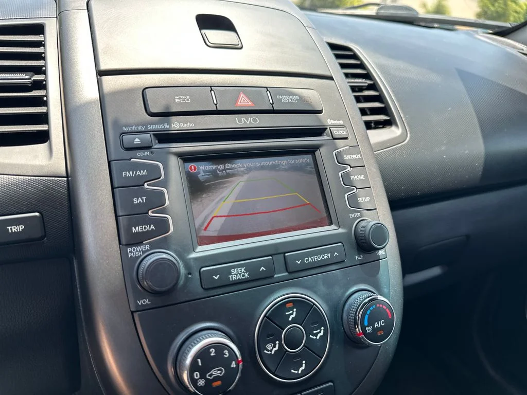 Used 2013 Red Kia Plus image 27