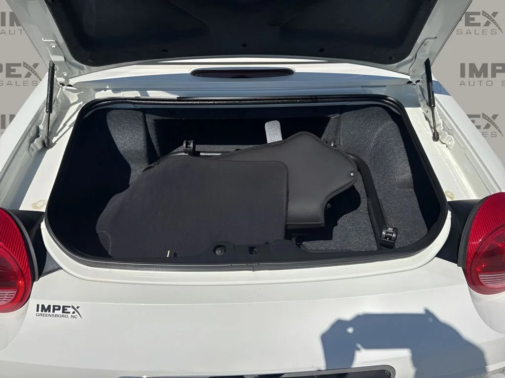 Used 2003 White Ford Deluxe image 22