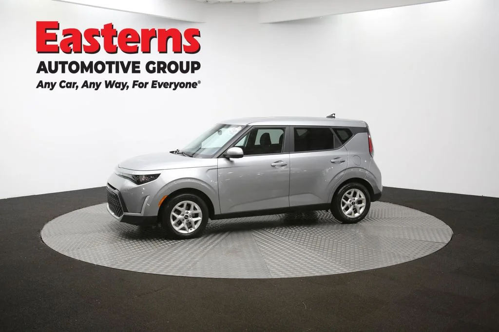 Used 2023  Kia LX image 56